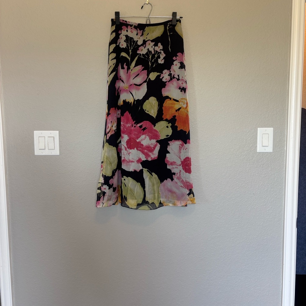 Dana Buchman Midi Skirt - Black with Pink and Green Floral size 4 - Picture 9 of 10